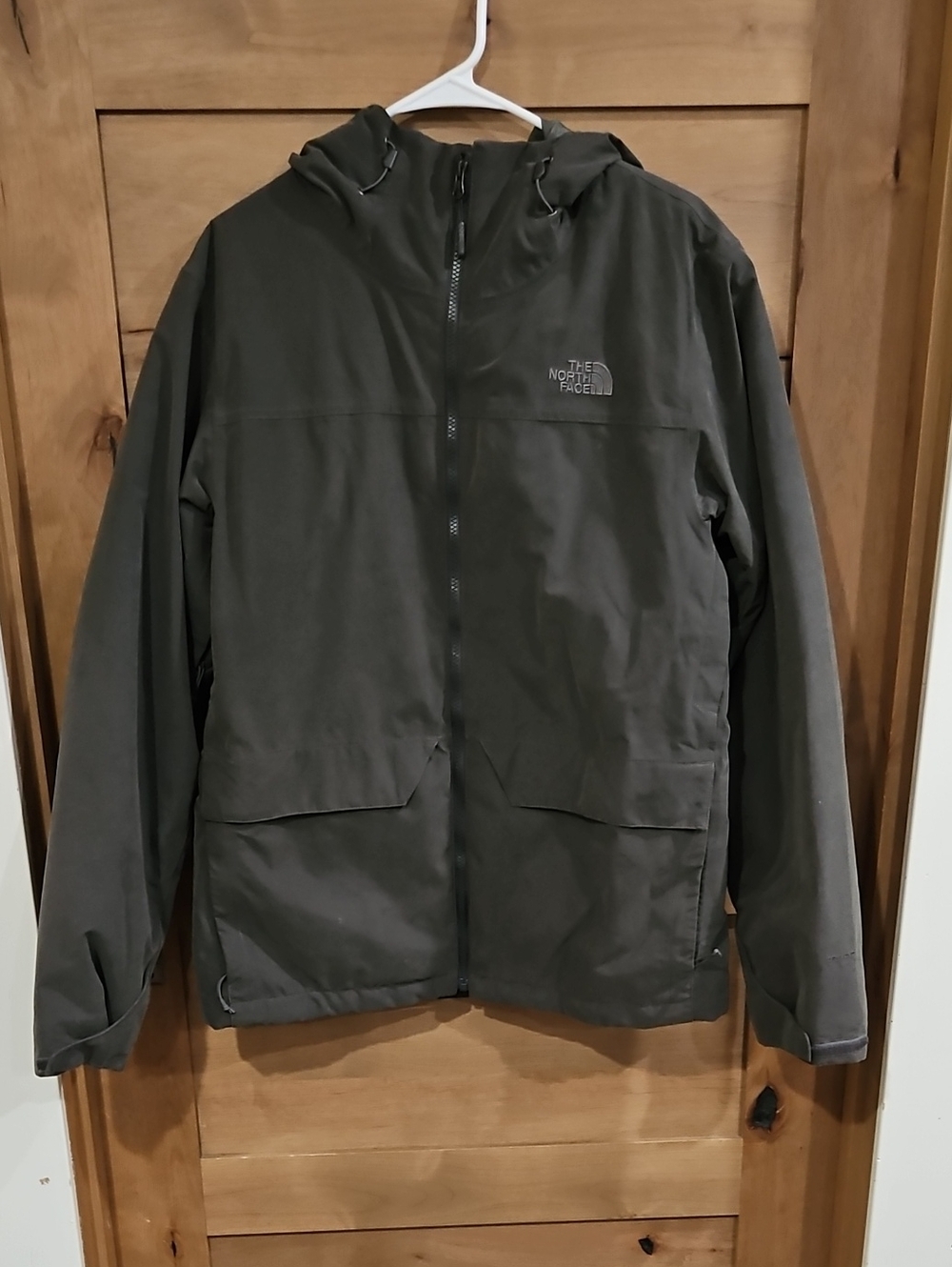 The North Face Men's Hooded Raincoat Dryvent. Grey. Sz Med